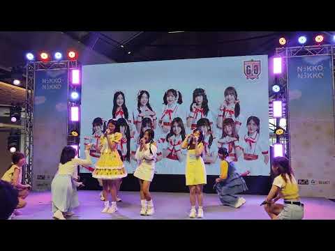 The Glass Girls Trainee : Summer Chu! Chu! Paradise @ Let's Seize The Light - The Market【4K 60FPS】