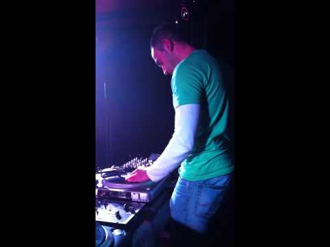 ScratchDJ.de Battle @ IDA Germany 2011 - Semi Finals - Fluins