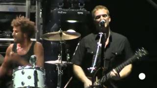 Queens of The Stone Age- First it giveth (Live-Argentina 2013)