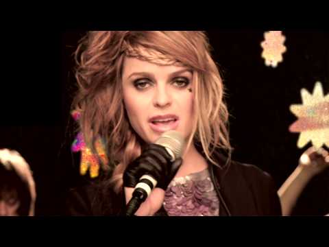 Boomkat featuring Taryn Manning: Lonely Child