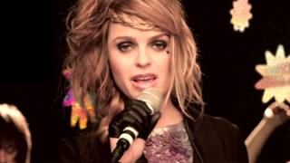 Boomkat featuring Taryn Manning: Lonely Child