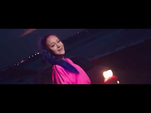 Annie - Město září tmou (Official Music Video)