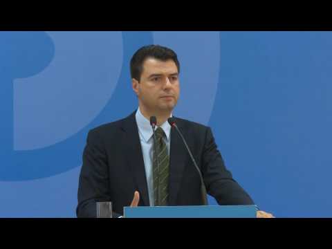 BASHA PARALAJMERON REFERENDUM PER “MBETJET”, THIRRJE NISHANIT TE MOS E DEKRETOJE LIGJIN LAJM