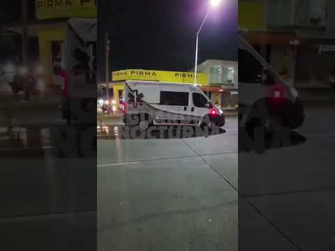 Fuerte choque por "semaforazo" dejó daños y movilización en la colonia San Juan Bosco