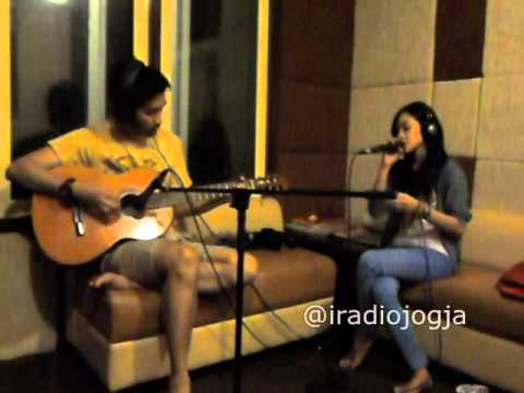Candy Fiequria - Kumau Cintamu | Live acoustic on #SoreSore I-Radio Jogja