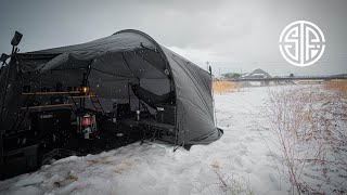 【キャンプ】#38 設営困難な吹雪の中で新ギアと無骨黒ギアキャンプ。あさりと蟹鍋は最高におすすめ！雪中キャンプ。