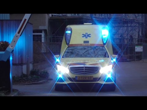 2x Mercedes E-Klasse Ambulance 09-118 met spoed in Utrecht! #52