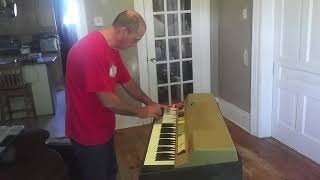 Video thumbnail for 1960's Farfisa Compact Deluxe by Andrew Lusher