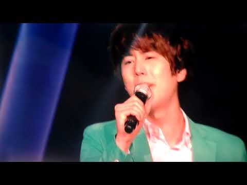 Changmin (TVXQ) & Kyuhyun (Super Junior) - Just The Way You Are [SMTOWN Live in Anaheim]