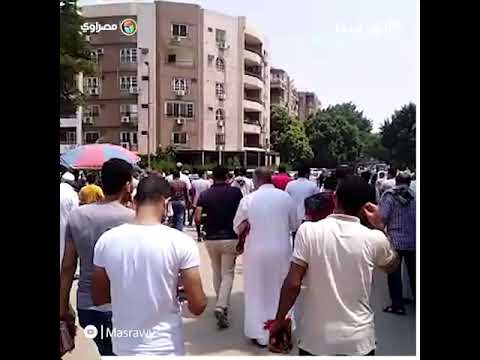 لحظة خروج المصلين بعد أول صلاة جمعة بمسجد حسين صدقي بالمعادي منذ 5 أشهر