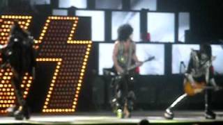 Kiss in Pittsburgh 2009 Opening song - Deuce