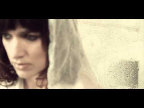 julia deans - broken home