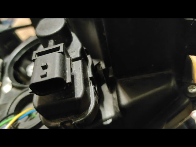 Как Снять Разъем С Фары Лада Веста