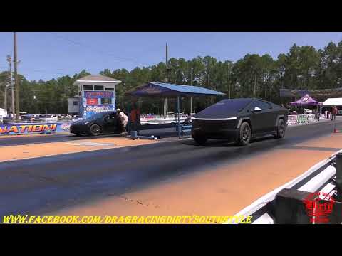 TESLA CYBER TRUCK vs TESLA MODEL Y