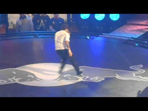 Red Bull bc One 2014 : Bboy Thesis vs Benny