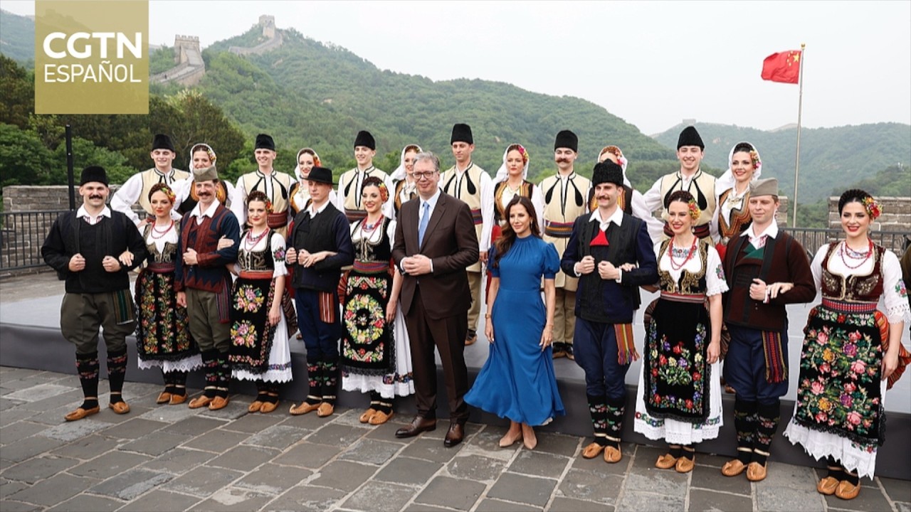 Presidente serbio Vucic inicia visita de Estado a China, con primera escala en la Gran Muralla
