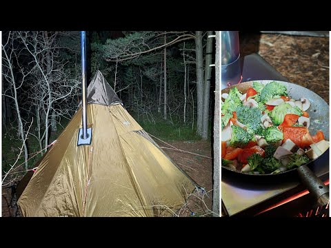 Yö kotateltassa joulukuussa titaanikamiinalla sisäfilettä paistellen.