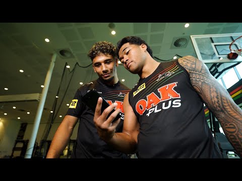 Bizza und Tago üben Saltos mit Motorola Razr