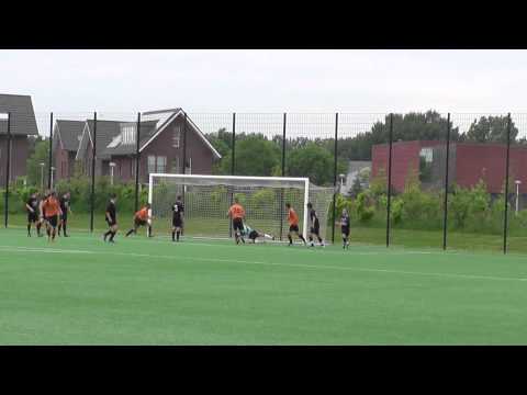 21 mei 2014 VV De Meern B2 - VV De Meern A2 vr 2-8 Kopbal Jari binnenkant paal