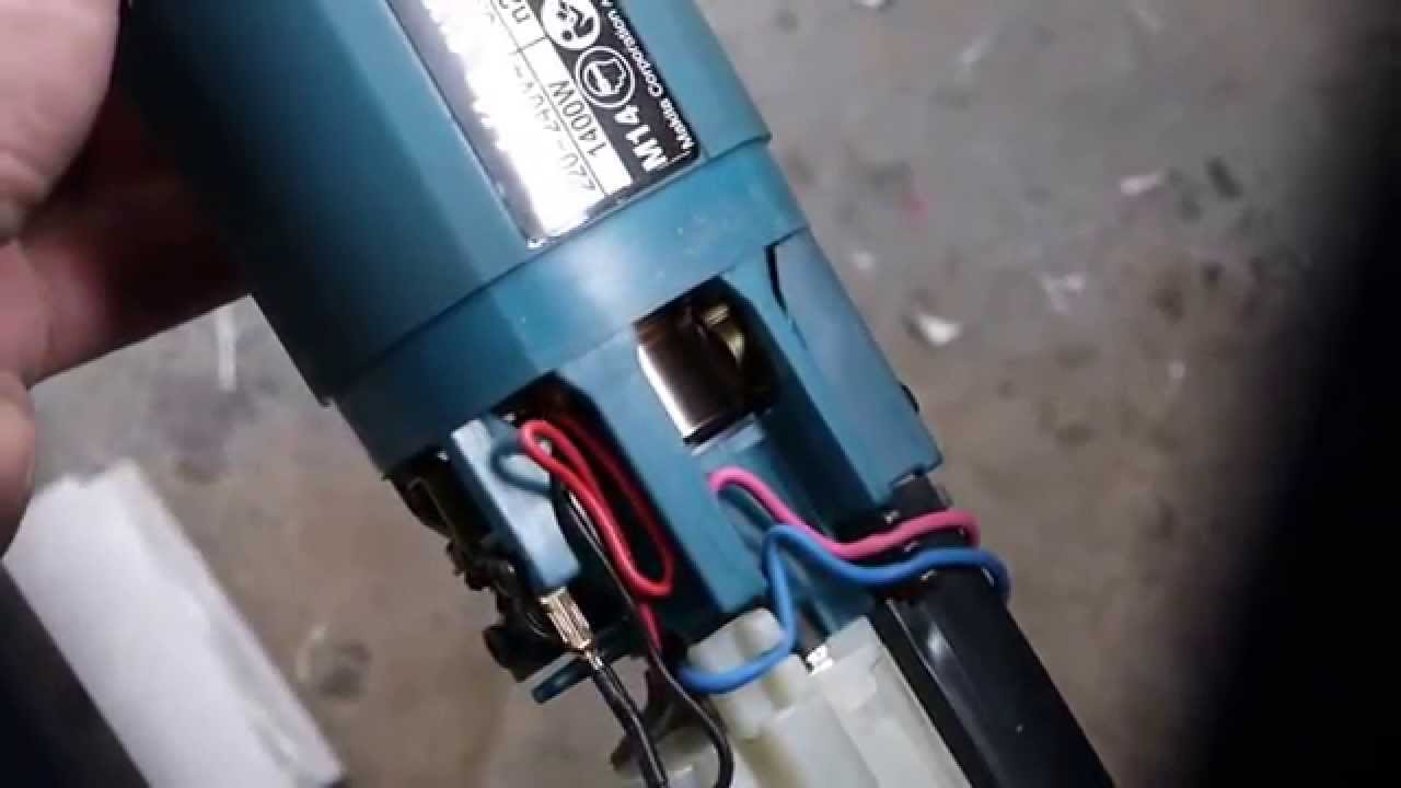 Углошлифовальная машина Makita 9565CVK  1400Вт 2800-11000об/мин 125мм в кейсе