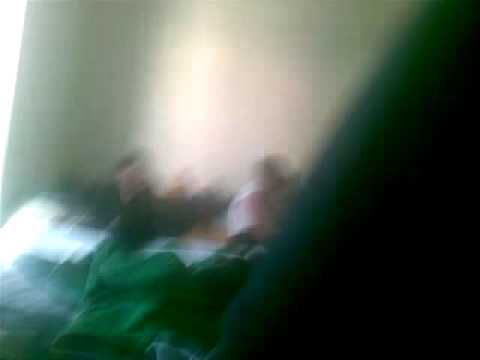 Ia priviti!!! Asa se poarta surorile in ziua de azi. Ce parere aveti? E incredibil.