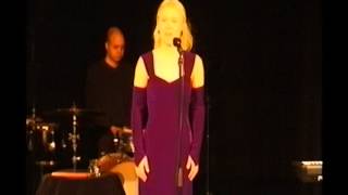 Sini Tuomisalo sings "Sellainen on meri" (The sea is like that)