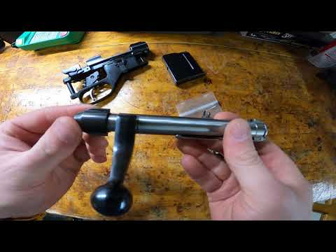 Výměna rukojetí závěru u CZ 527 s vylepšenou rukojetí závěru od Glades Armory.