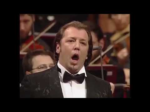 Giacomo Puccini - Nessun Dorma / Tenor Giuseppe Gipali / New Years Concert 2005 Teatro La Fenice