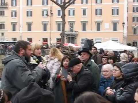 Il presidente del GAR, Gianfranco  Gazzetti all'apertura di Largo Argentina