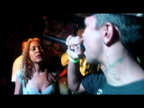 Negra Re vs Xamã - Mic Master - 2016