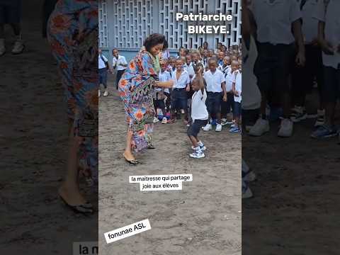 Bonnette Elombe danced with her students #bonetteelombe #madameelombe #kinshasa #epyolosud #yolo