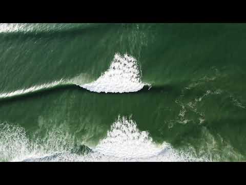 Drone captures surfers and good waves at Moliets Plage