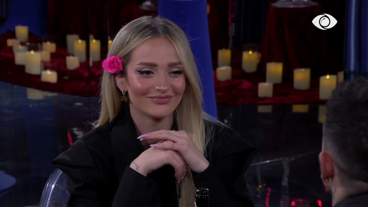 “E dua këtë jetë me ty…”/ Gimbo këndon gjatë darkës me Selin