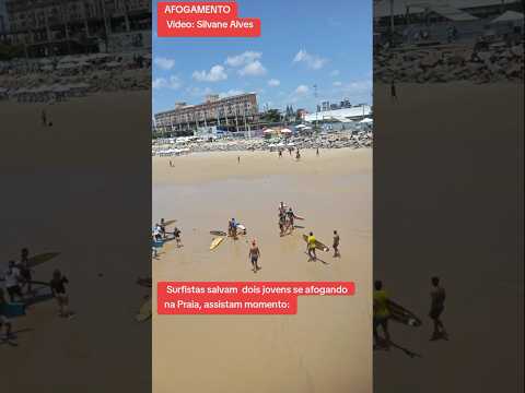 Surfistas salvam  dois jovens se afogando na Praia, assistam momento: #mar #praia #iracema #ceara