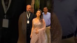 Alia Bhatt at Ex boyfriend Siddharth Malhotra and Kiara Advani marriage reception #mirchbollywood