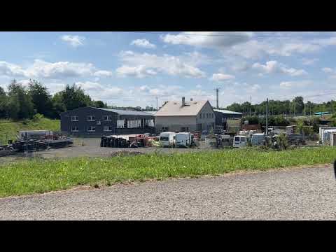 Srovnání demolice rodinného domu s nepovolenou halou k podnikání