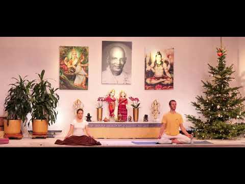 Yogastunde Mittelstufe "EXAKT" mit Adrian - Yoga Vidya Ashram Live - 9:15 Uhr 13.12.2021