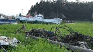 preview picture of video 'Minami-Sōma (南相馬) / Fukushima Pref. 5 months after the 3-11 earthquake: Boats everywhere'