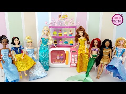 Princesas Disney en una Fiesta de Cupcakes Juguetes con las muñecas de Elsa, Bella, Ariel y más