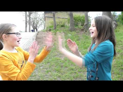 download lagu mp3 mp4 Eine Kleine Mickymaus, download lagu Eine Kleine Mickymaus gratis, unduh video klip Eine Kleine Mickymaus
