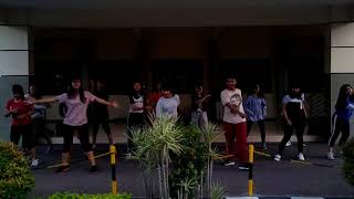 Download lagu GOYANG TETEW | ANJING KACILI | TRIANGLE DANCE CREW | SMKN 1 SURABAYA mp3