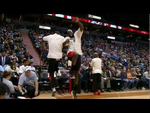 Terrence Ross' BIG 360 slam dunk!