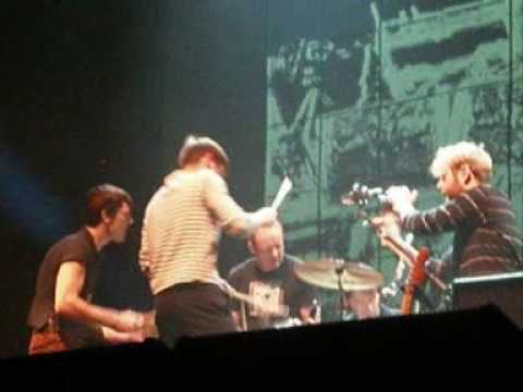 Alex Kapranos playing  drums and keyboards/ Franz Ferdinand- Outsiders