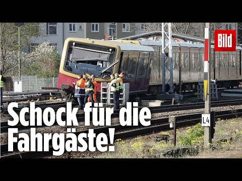 Stromschiene bohrt sich in entgleisten Waggon einer S-Bahn