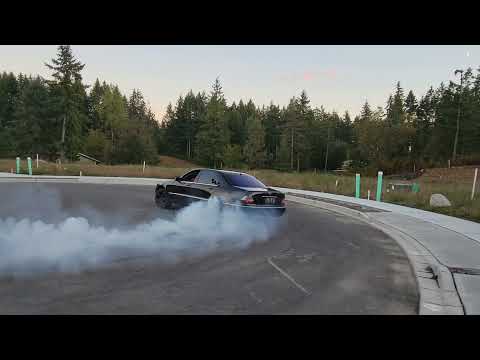 W220 Mercedes-Benz S430 donuts