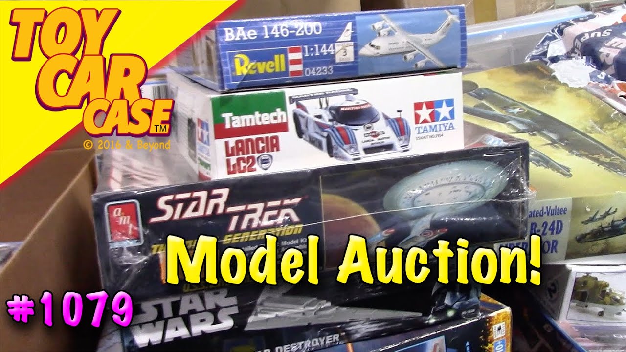 1079 HUGE Plastic Model Auction 21 Toy Car Case