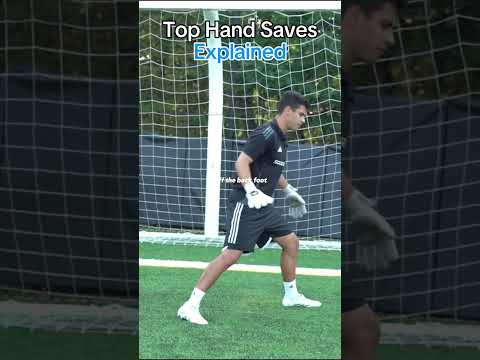 Top-hand saves win games! 🧤⚽ In this correction video, we break down how goalkeepers can use