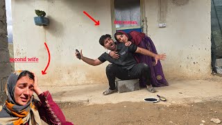 The husband&#39;s tension with the first lady, who tried to approach him in the absence of second lady