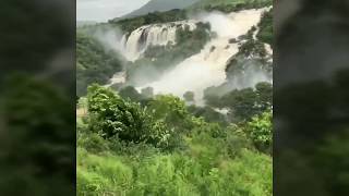preview picture of video 'Shivanasamudra Falls : 139 km  from the  of Bangalore.'