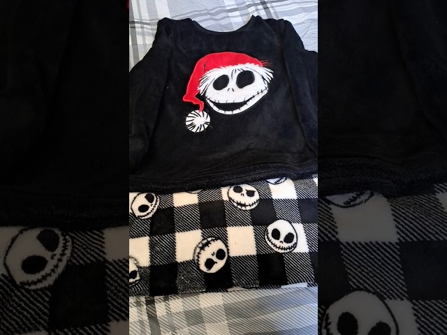 Vídeo relacionado con Disney The Nightmare Before Christmas Pijama Entero Polar con Capucha para Mujer (Multi, L)
